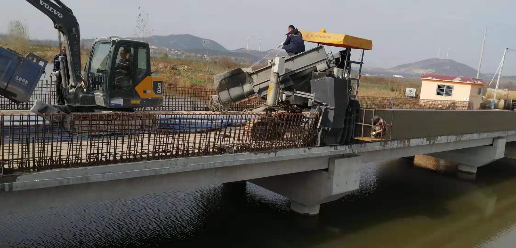 新路科技助力徐州賈汪橋梁防撞護欄滑模施工